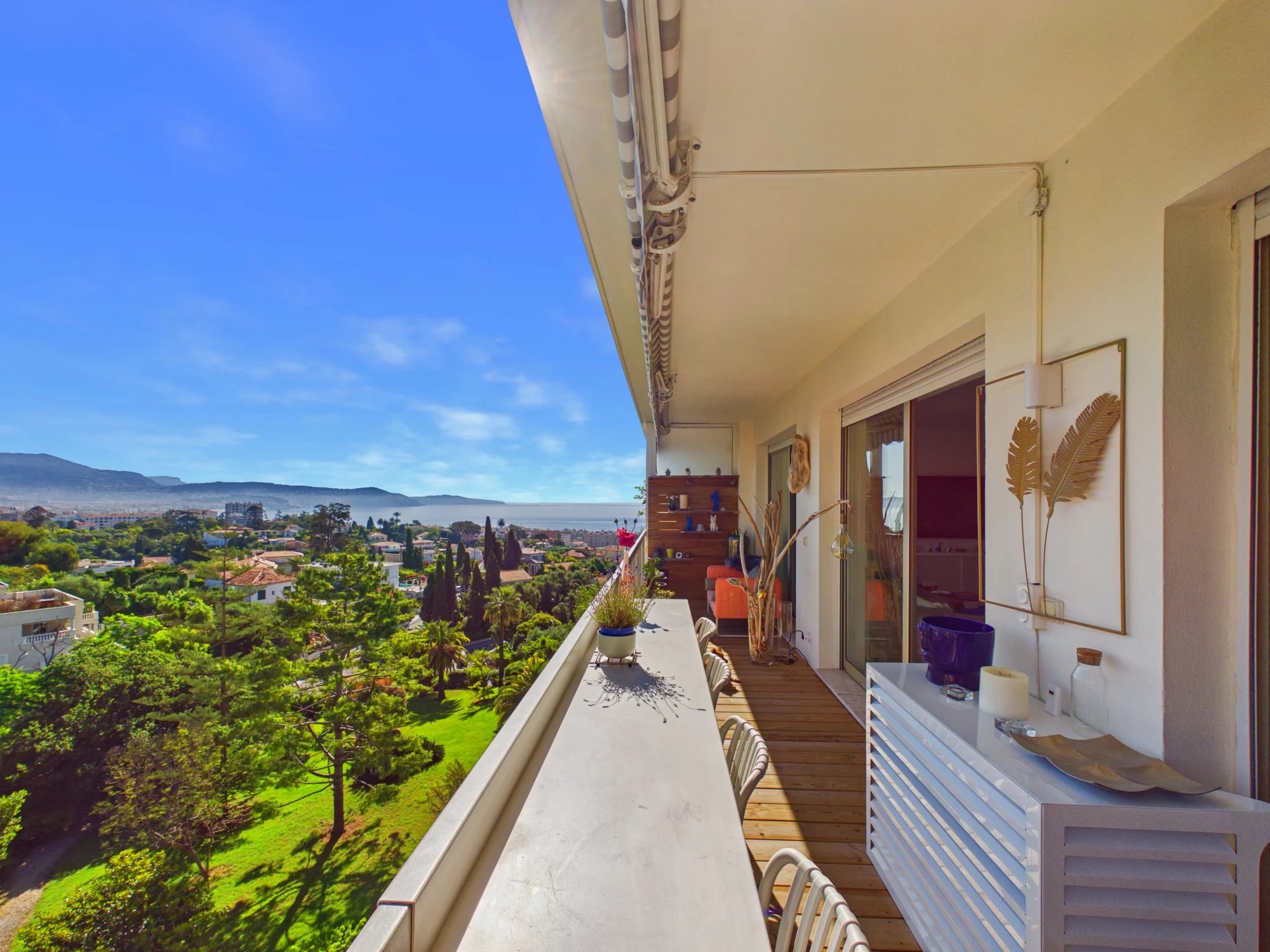 Appartement 4 pièces – Terrasse VUE MER – Cave – Garage – NICE FABRON