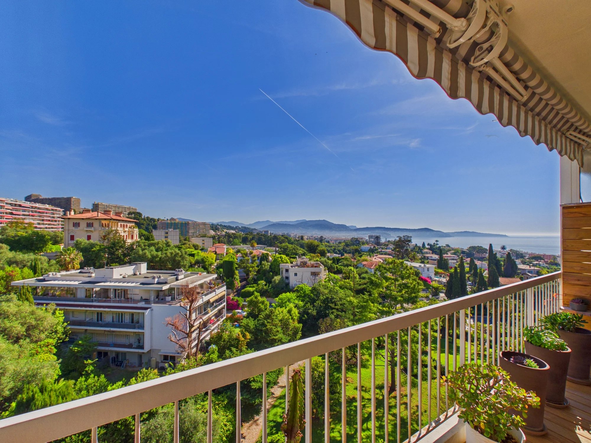 Appartement 4 pièces – Terrasse VUE MER – Cave – Garage – NICE FABRON