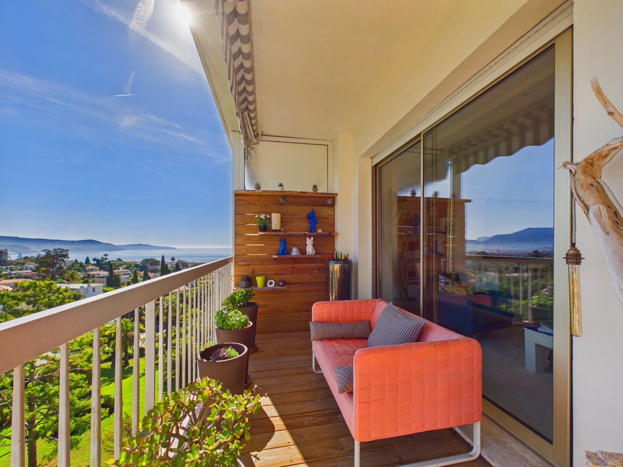 Appartement 4 pièces – Terrasse VUE MER – Cave – Garage – NICE FABRON