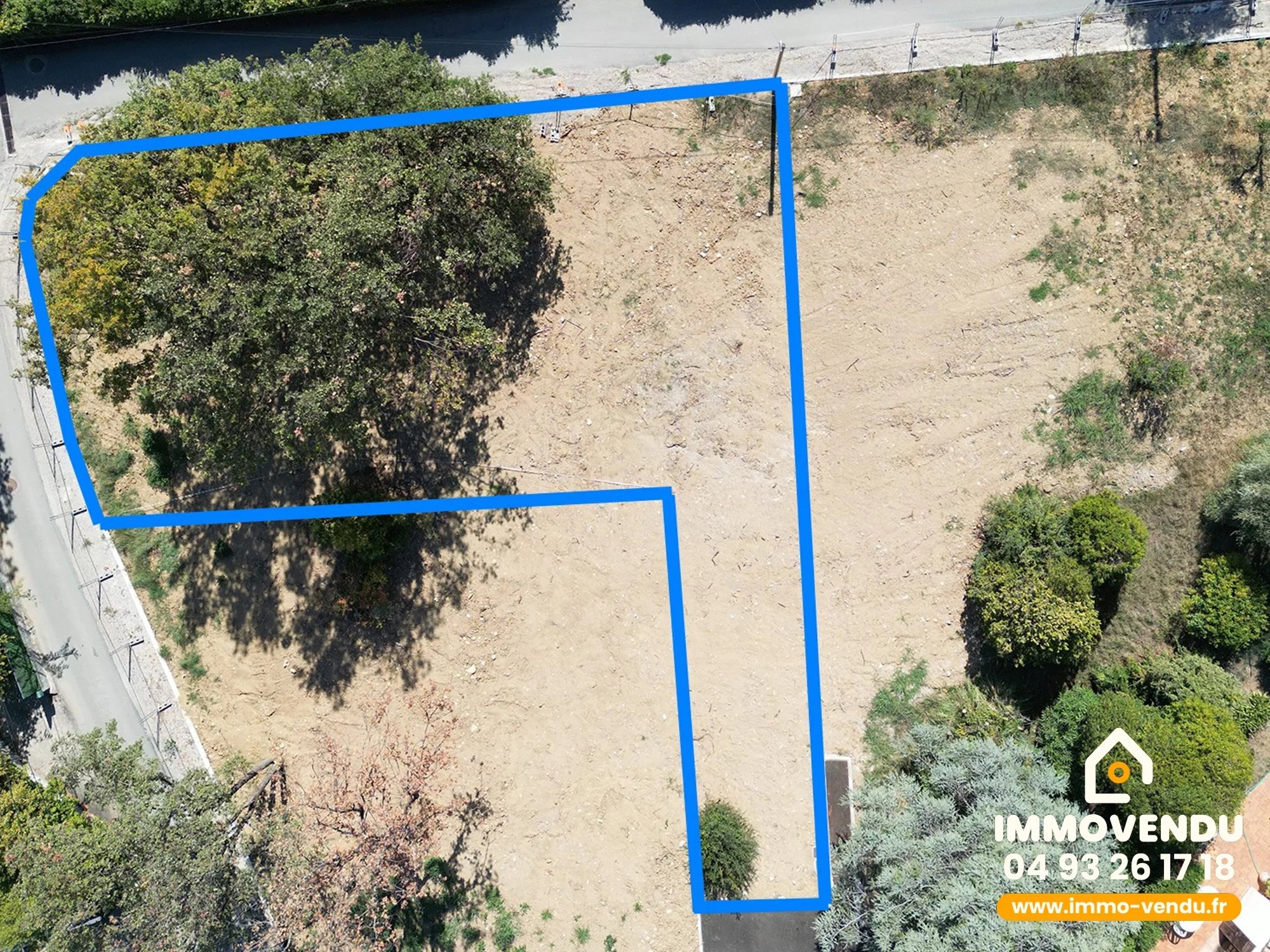 Terrain plat viabilisé 772m² – 115m² constructible – LA GAUDE