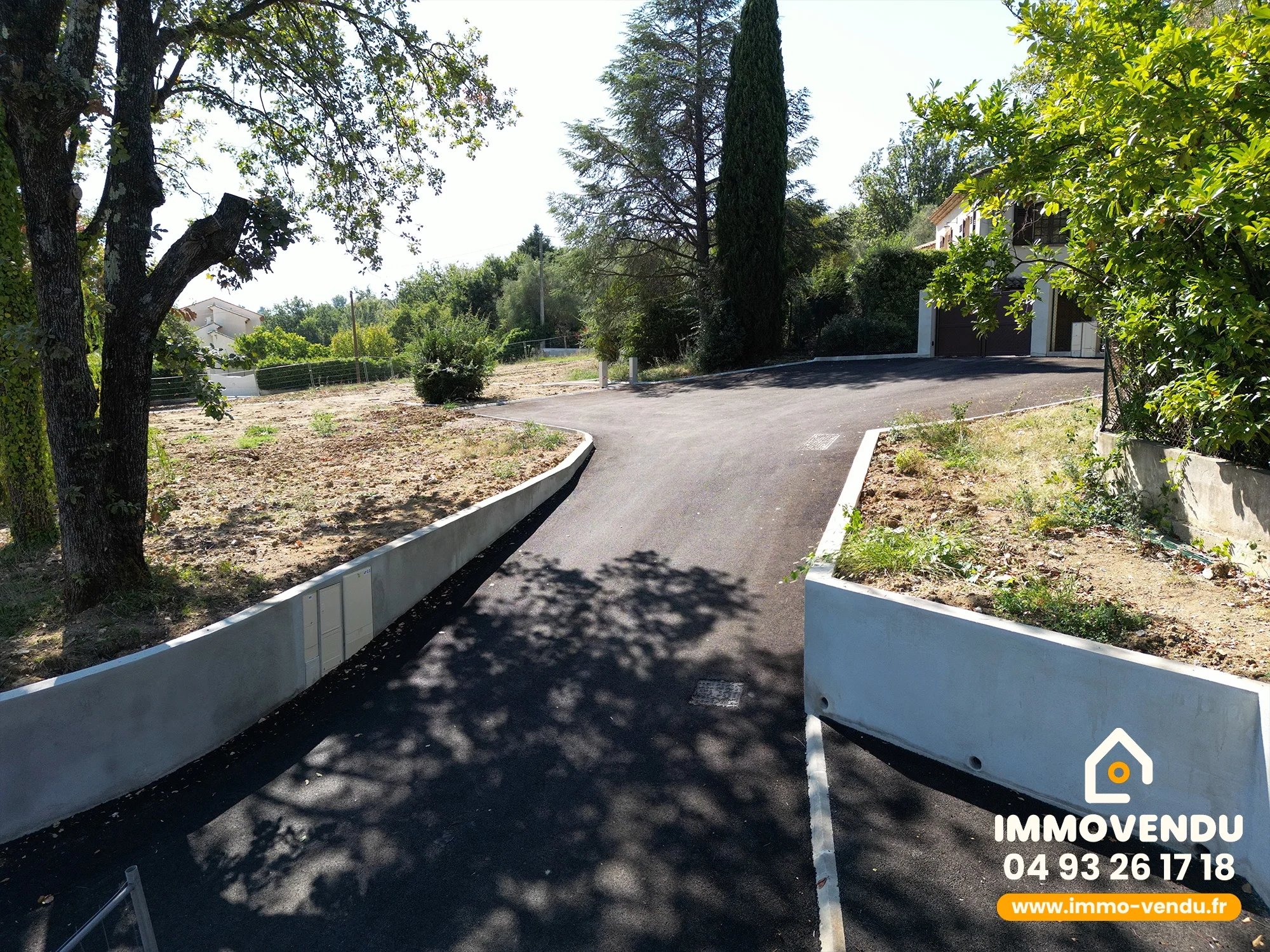 Terrain viabilisé 785m² – 117m² constructible – LA GAUDE