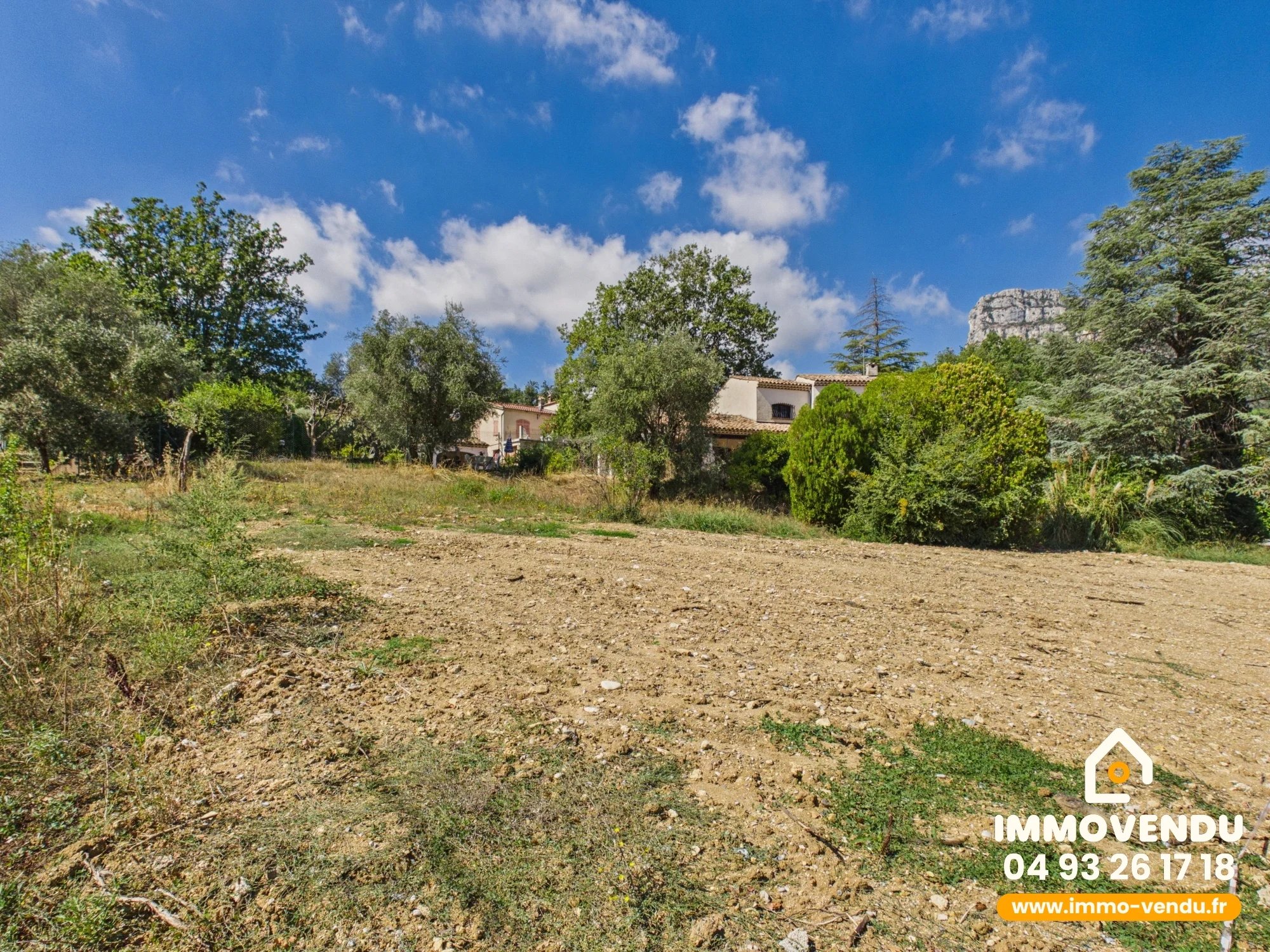 Terrain viabilisé 785m² – 117m² constructible – LA GAUDE