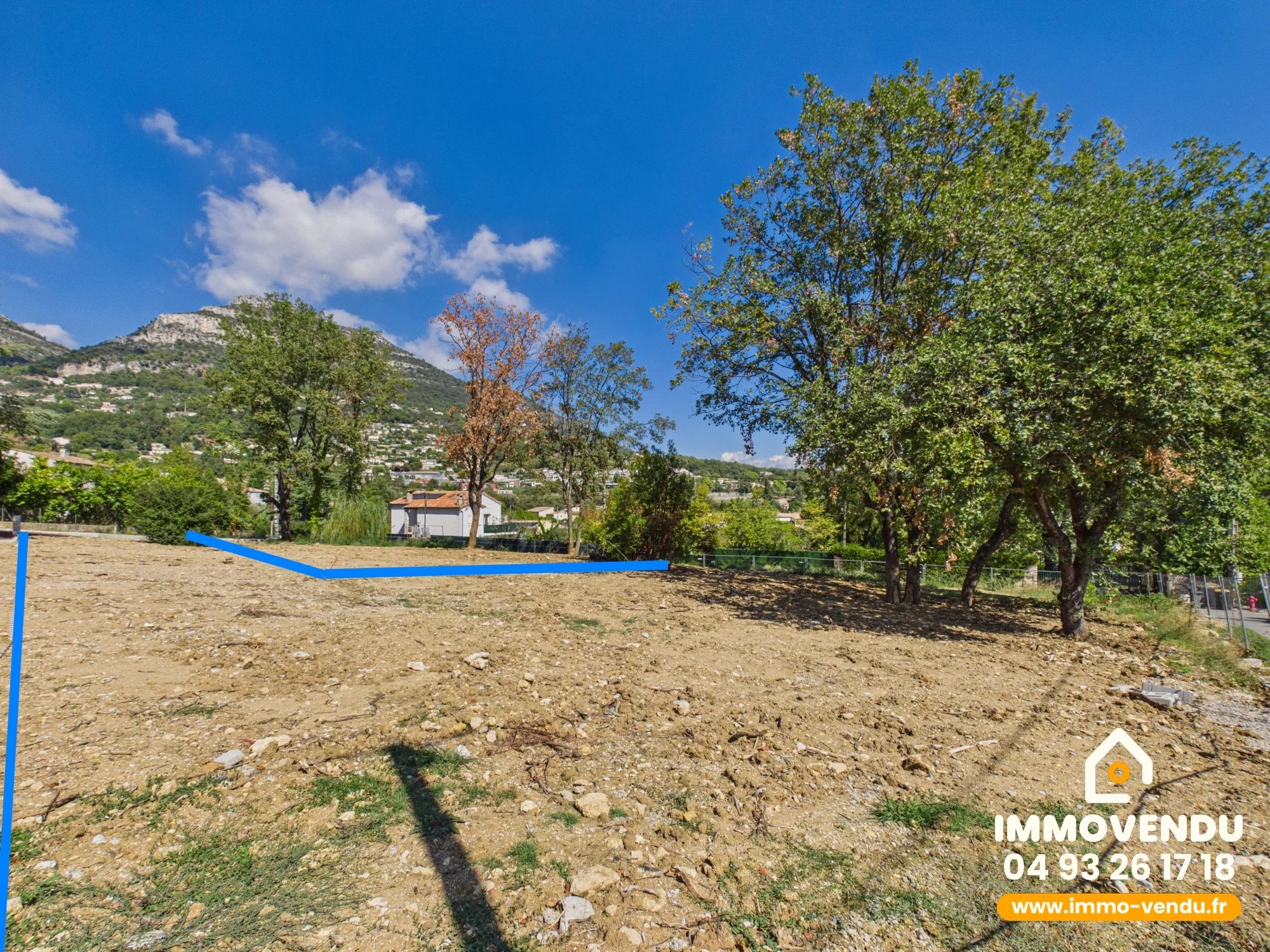 Terrain plat viabilisé 772m² – 115m² constructible – LA GAUDE
