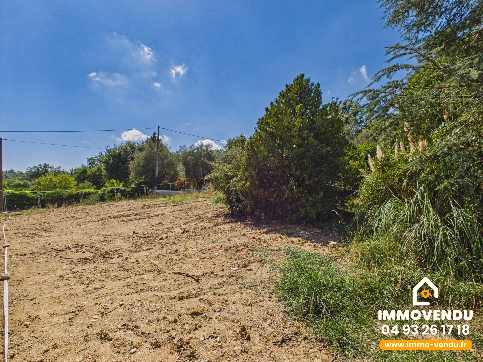 Terrain viabilisé 785m² – 117m² constructible – LA GAUDE
