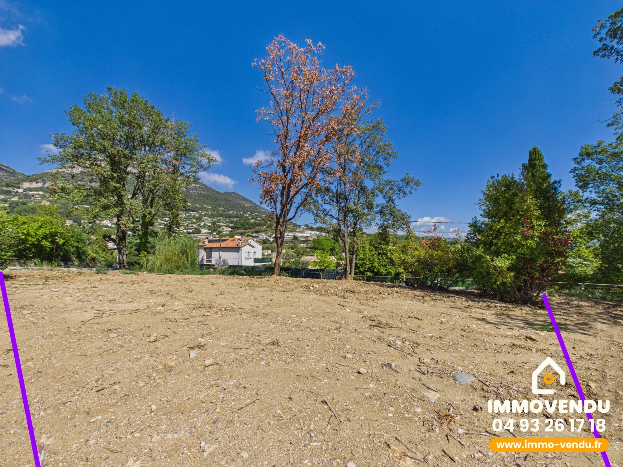Terrain plat viabilisé 746m² – 111m² constructible – LA GAUDE