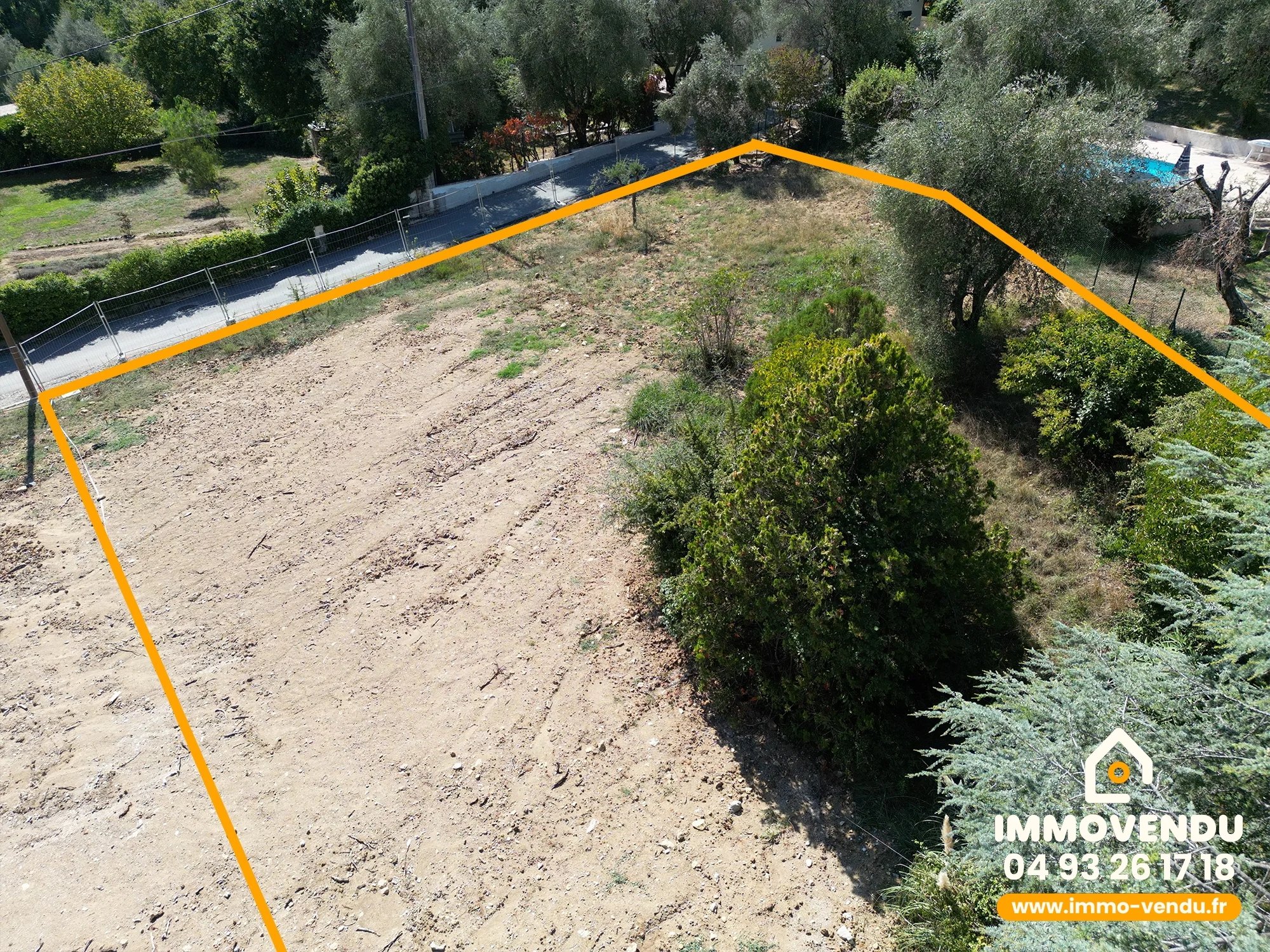 Terrain viabilisé 785m² – 117m² constructible – LA GAUDE