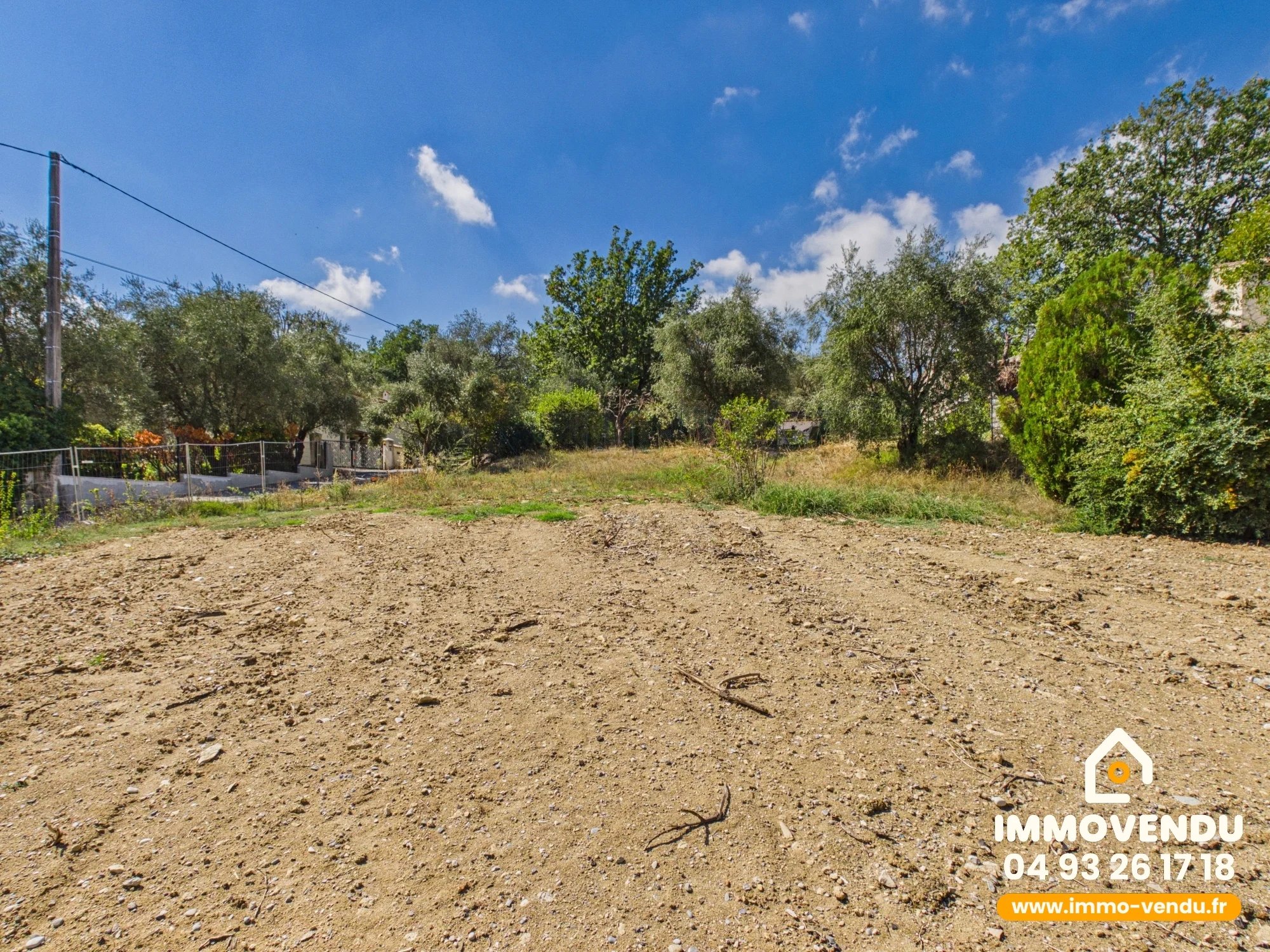 Terrain viabilisé 785m² – 117m² constructible – LA GAUDE